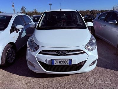 Usata Hyundai i10 Comfort 69 CV (50 kW) 2013 Bianco Utilitaria