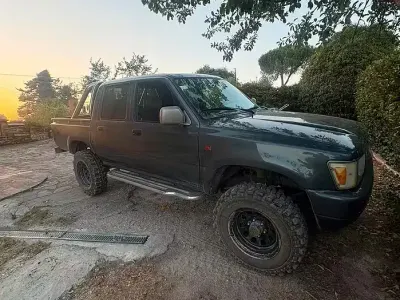 Usata Toyota HiLux 83 CV (61 kW) 1989 Pick-up