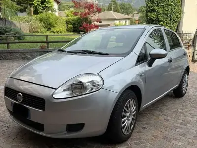 Usata Fiat Grande Punto 77 CV (56 kW) 2009 Grigio Utilitaria