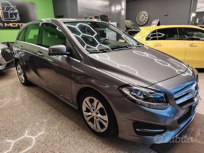 Usata Mercedes B200 136 CV (100 kW) 2016 Grigio Monovolume
