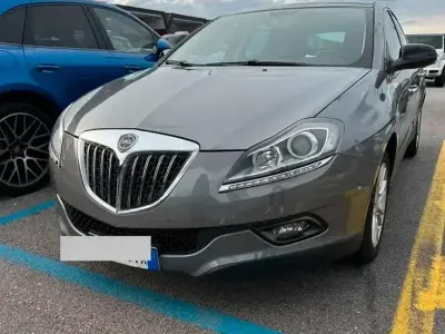 Usata Lancia Delta 120 CV (88 kW) 2011 Utilitaria