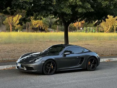 Usata Porsche 718 Cayman 299 CV (219 kW) 2018 Grigio Coupé
