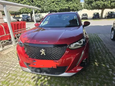 Usata Peugeot 2008 Allure 102 CV (75 kW) 2020 Rosso SUV