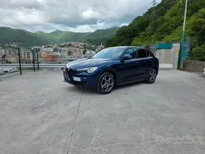Usado Alfa Romeo Stelvio Sprint 190 CV (139 kW) 2021 Azul SUV