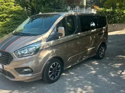 Usata Ford Tourneo 170 CV (125 kW) 2023 Monovolume