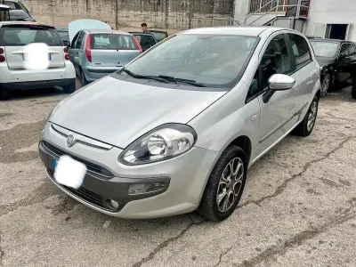 Usata Fiat Grande Punto Active 69 CV (50 kW) 2010 Grigio Utilitaria