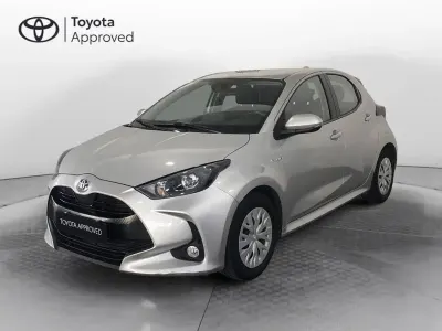 Usata Toyota Yaris Hybrid Active 116 CV (85 kW) 2022 Argento Berlina