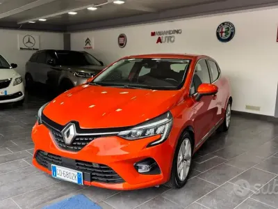 Usado Renault Clio V Business 100 HP (73 kW) 2021 Laranja Sedan