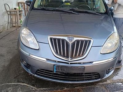 Usata Lancia Musa 120 CV (88 kW) 2008 Grigio Monovolume