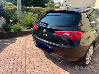 Usata Alfa Romeo Giulietta 140 CV (102 kW) 2013 Nero Utilitaria