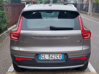 Usata Volvo XC40 Momentum 197 CV (144 kW) 2021 Verde SUV