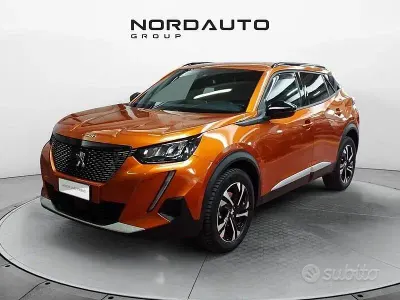 Usata Peugeot 2008 Allure 131 CV (96 kW) 2023 Arancione SUV