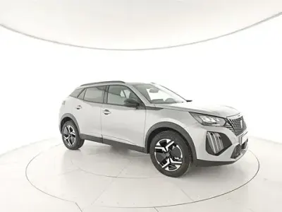 Usata Peugeot 2008 Allure 101 CV (74 kW) 2025 Argento SUV
