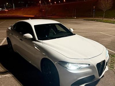 Usata Alfa Romeo Giulia Super 150 CV (110 kW) 2018 Bianco Berlina