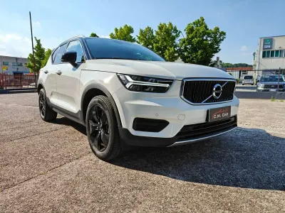 Usata Volvo XC40 Momentum 129 CV (94 kW) 2022 Bianco SUV