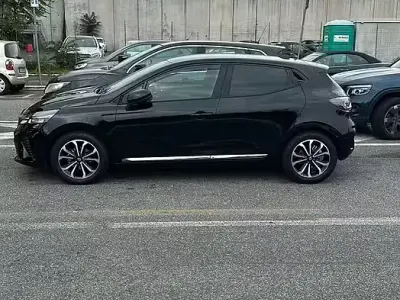 Usado Renault Clio V 101 HP (74 kW) 2023 Preto Sedan