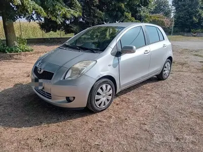 Usata Toyota Yaris 87 CV (63 kW) 2008 Grigio Utilitaria