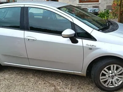 Usado Fiat Punto 65 CV (47 kW) 2014 Gris Utilitario