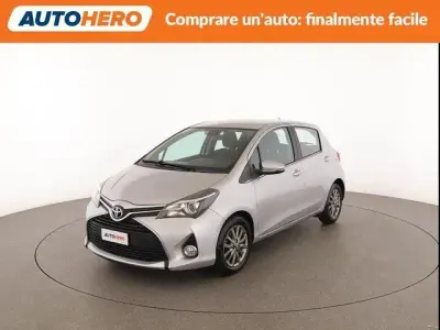 Usata Toyota Yaris Active 69 CV (50 kW) 2016 Argento Berlina