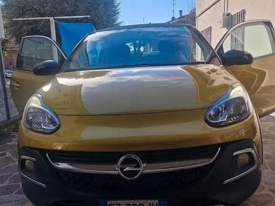 Usata Opel Adam Rocks Rocks 102 CV (75 kW) 2015 Giallo Utilitaria