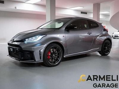 Usata Toyota Yaris 280 CV (205 kW) 2024 Grigio scuro metallizzato Utilitaria