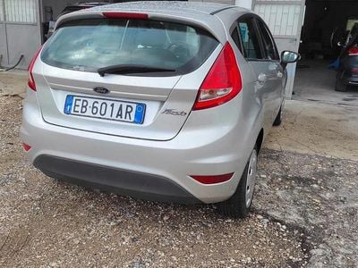 Usata Ford Fiesta 97 CV (71 kW) 2010 Grigio Utilitaria