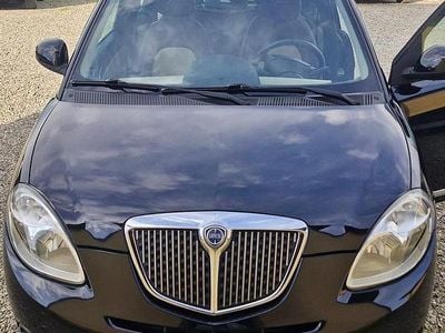 Usado Lancia Ypsilon 95 HP (69 kW) 2010 Preto Citadino