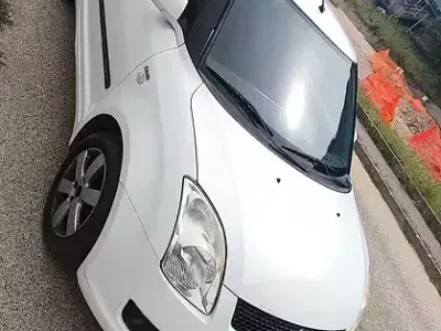 Usata Suzuki Swift 75 CV (55 kW) 2010 Bianco Utilitaria