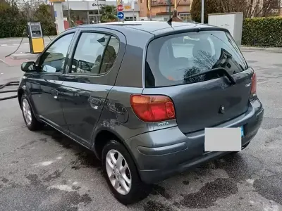 Usata Toyota Yaris 65 CV (47 kW) 2005 Berlina
