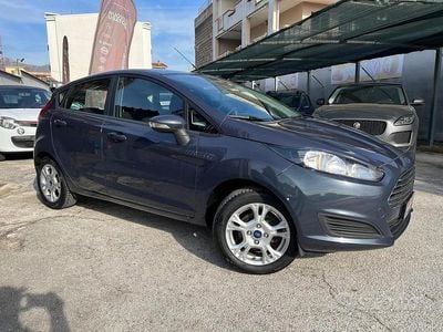 Usata Ford Fiesta 65 CV (47 kW) 2013 Grigio Utilitaria