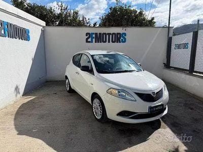 Usata Lancia Ypsilon Silver 95 CV (69 kW) 2016 Bianco Utilitaria