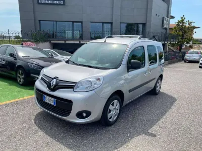 Usata Renault Kangoo 90 CV (66 kW) 2013 Argento Monovolume