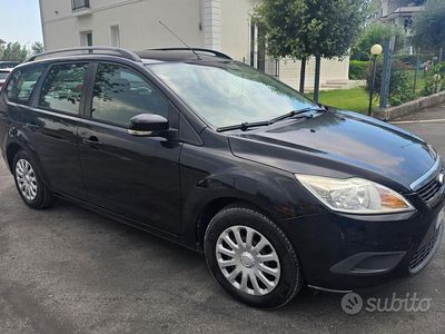 Usata Ford Focus 110 CV (80 kW) 2011 Nero Station wagon