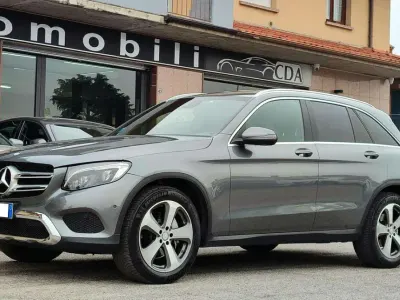 Usata Mercedes GLC250 204 CV (150 kW) 2016 Grigio montagna met. SUV