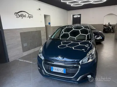 Usata Peugeot 208 Allure 75 CV (55 kW) 2017 Grigio Utilitaria