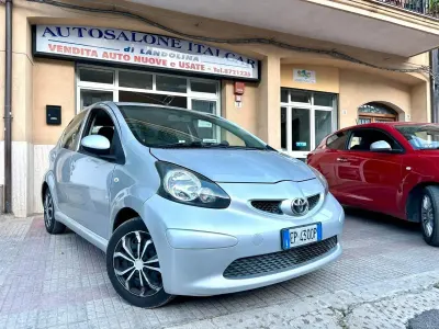 Usata Toyota Aygo 68 CV (50 kW) 2006 Grigio Utilitaria