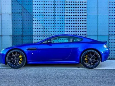 Usata Aston Martin V8 Vantage 436 CV (320 kW) 2011 Cobalt blue electric metallizzato Coupé