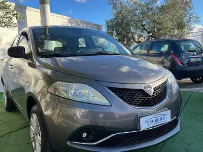 Usata Lancia Ypsilon Silver 80 CV (58 kW) 2017 Grigio Utilitaria
