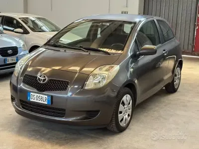 Usata Toyota Yaris Sol 69 CV (50 kW) 2009 Grigio Utilitaria