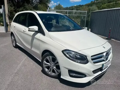 Usata Mercedes B180 Premium 109 CV (80 kW) 2016 Bianco Utilitaria