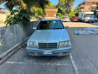 Usata Mercedes C200 Elegance 102 CV (75 kW) 1999 Grigio Berlina