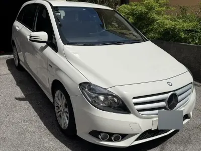 Gebraucht Mercedes B180 122 PS (89 kW) 2012 Weiß Van / Kleinbus