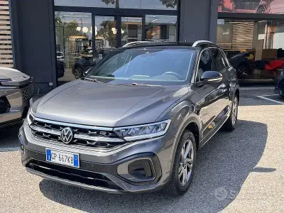 Usata VW T-Roc R-line 110 CV (80 kW) 2023 Grigio SUV