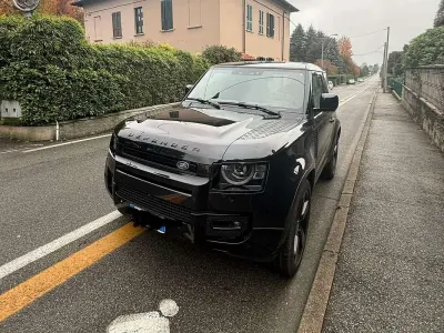 Usata Land Rover Defender Carpathian Edition 525 CV (386 kW) 2023 Nero SUV