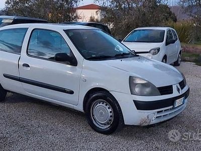 Usata Renault Clio Authentique 65 CV (47 kW) 2005 Bianco Monovolume