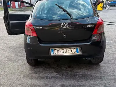 Usata Toyota Yaris 69 CV (50 kW) 2007 Nero Utilitaria