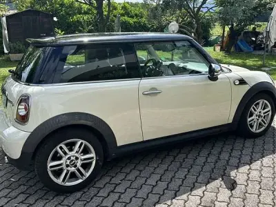 Usata Mini Cooper D 111 CV (81 kW) 2010 Utilitaria