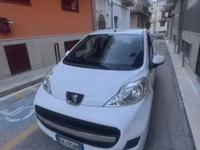 Usata Peugeot 107 68 CV (50 kW) 2006 Utilitaria