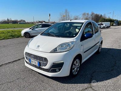 Usata Peugeot 107 68 CV (50 kW) 2012 Bianco Utilitaria