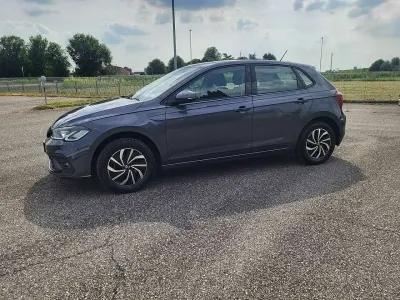 Usata VW Polo Life 80 CV (58 kW) 2023 Scuro Utilitaria